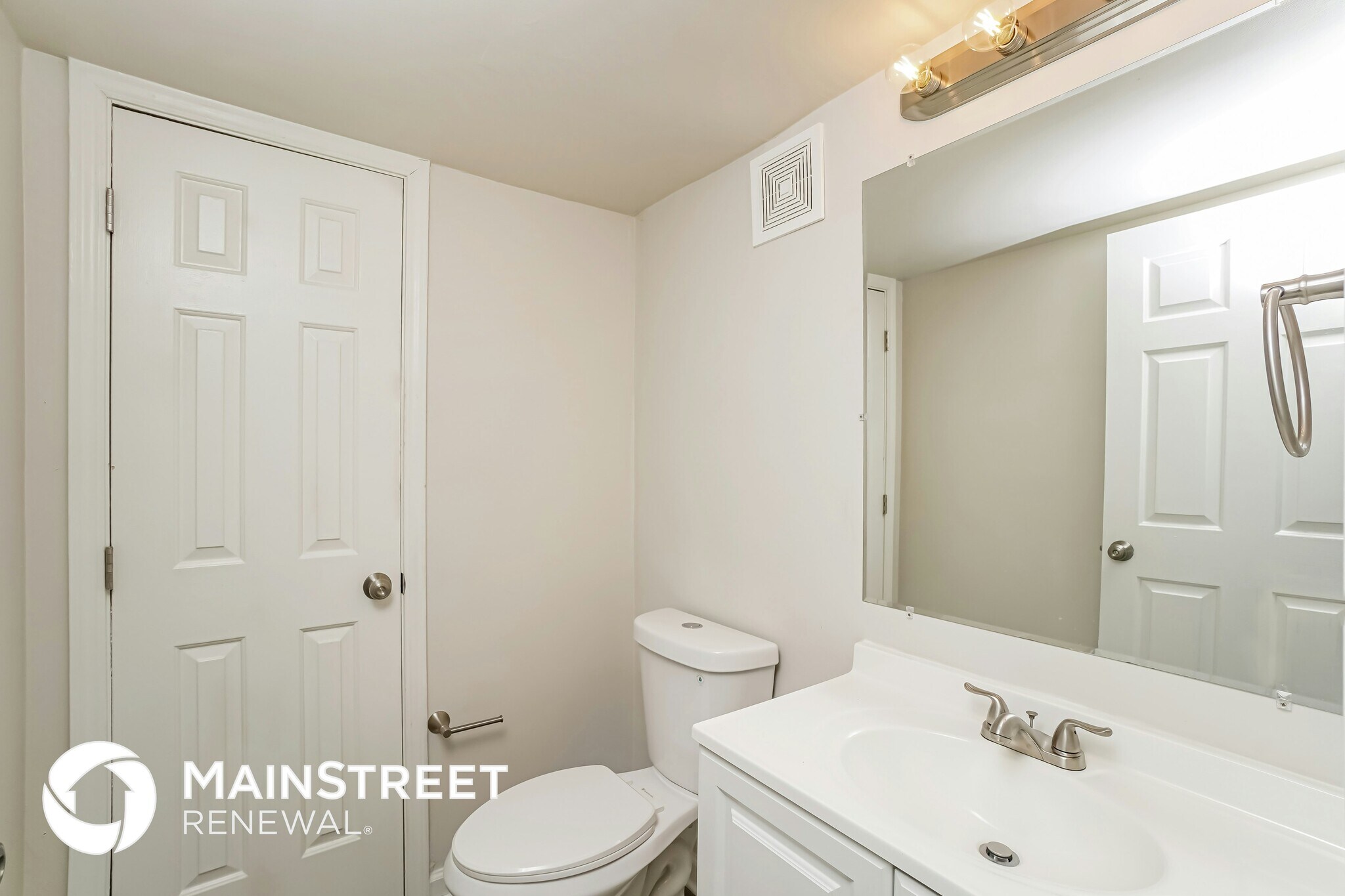 Building Photo - 1542 W Oak St