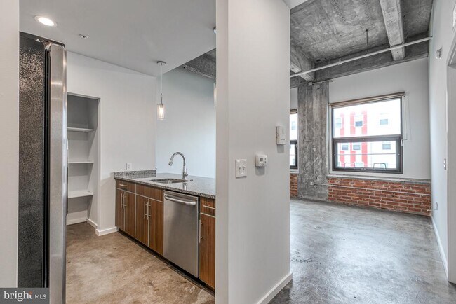 Building Photo - 4800 Brown St