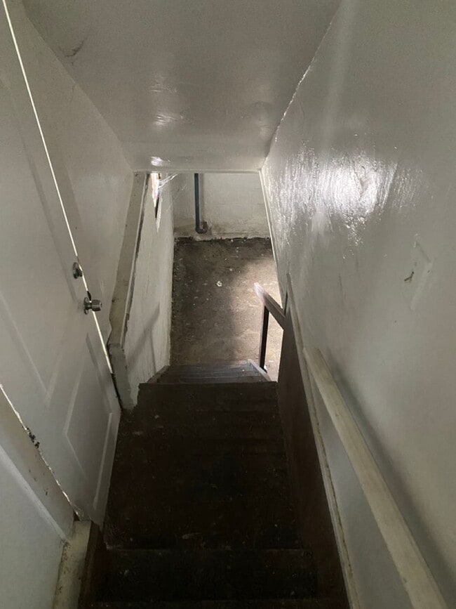 Building Photo - Spacious 3-Bedroom Home for Lease in Akron