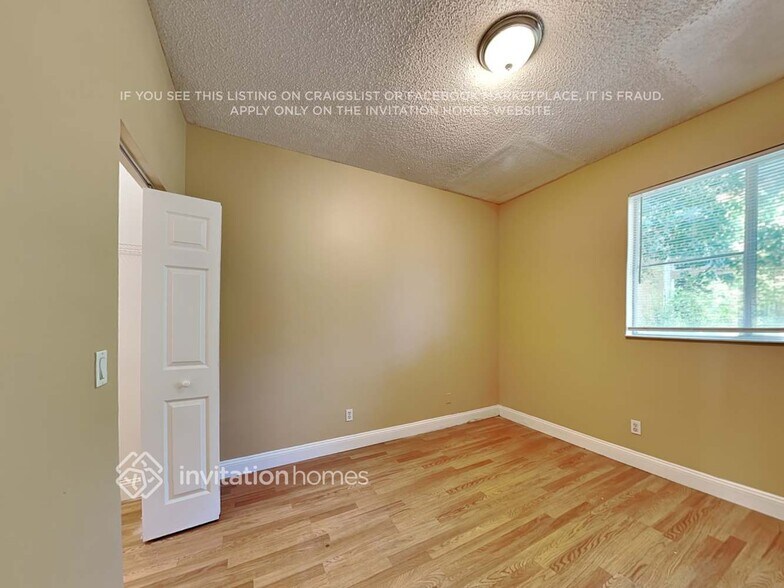 Building Photo - 2266 SW 135th Ave