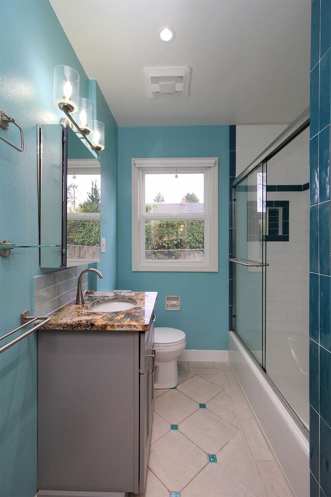 Building Photo - 2718 SE 58th Ave