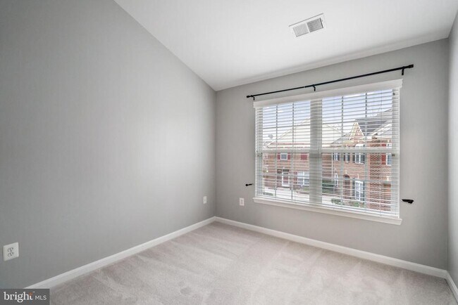 Building Photo - 6081 Madison Pointe Ct