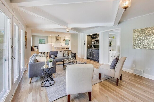 Building Photo - 2408 Cumberland Cir