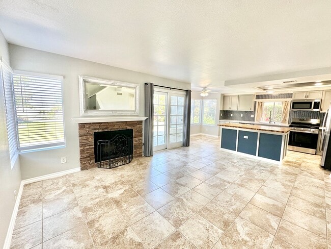 Building Photo - Beautiful Two-Story Home, Guajome Park, Community Pool, San Luis Rey Hiking/Biking Path, Lovely C...