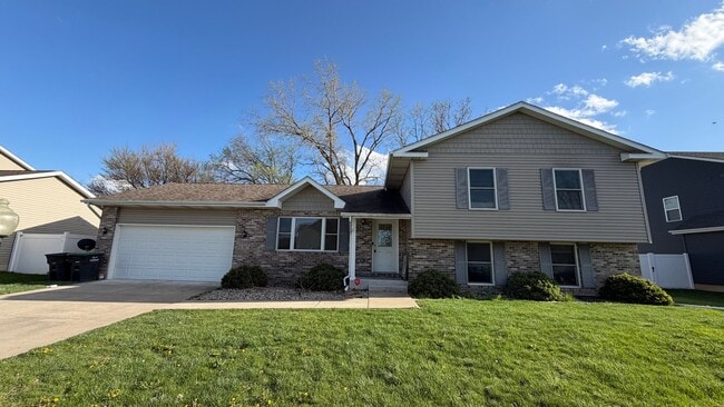 Building Photo - 6387 Amanda Dr