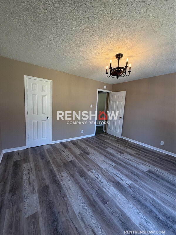 Building Photo - 16 Red Oak Cove