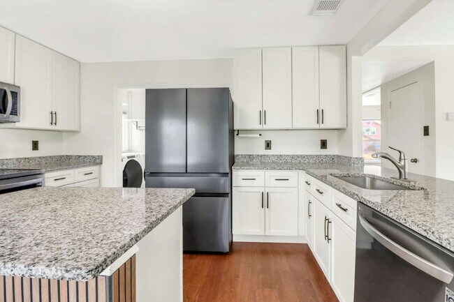 Building Photo - "Discover Your Dream Home: Spacious 3-Bedroom Oasis with Granite Elegance in San Antonio!"