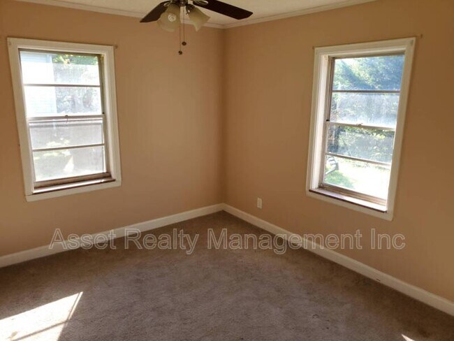 Building Photo - 102 Eastwood Dr