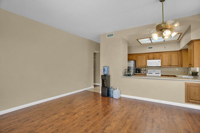 Building Photo - 40170 Tanager Cir