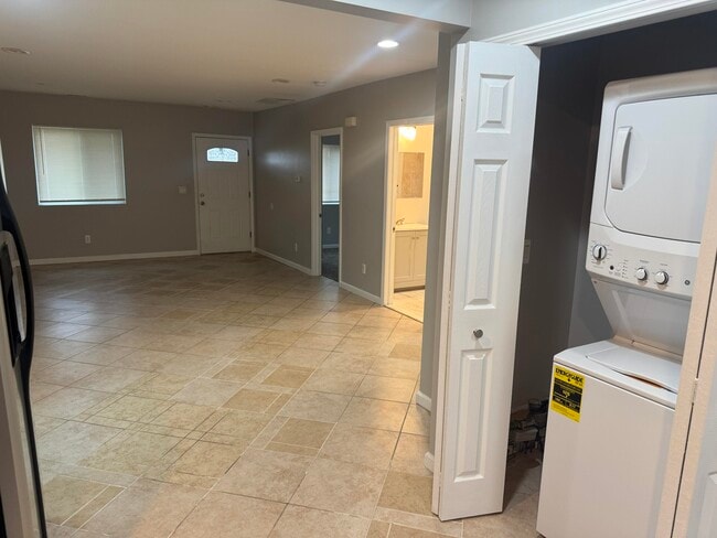 Building Photo - 28581 Brentwood St