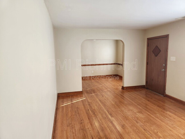 Building Photo - 831 Newkirk Dr