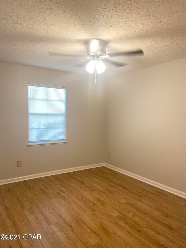 Building Photo - 2422 Johnson Dr