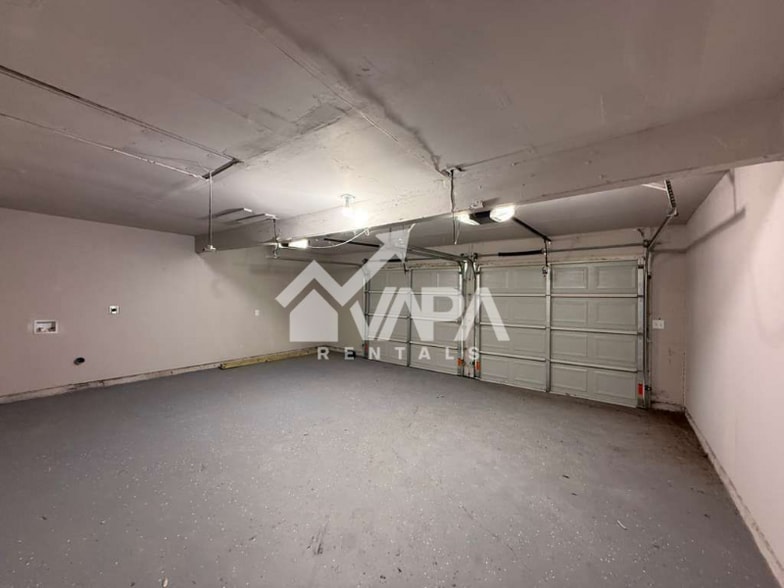 Building Photo - 6615 Cromer