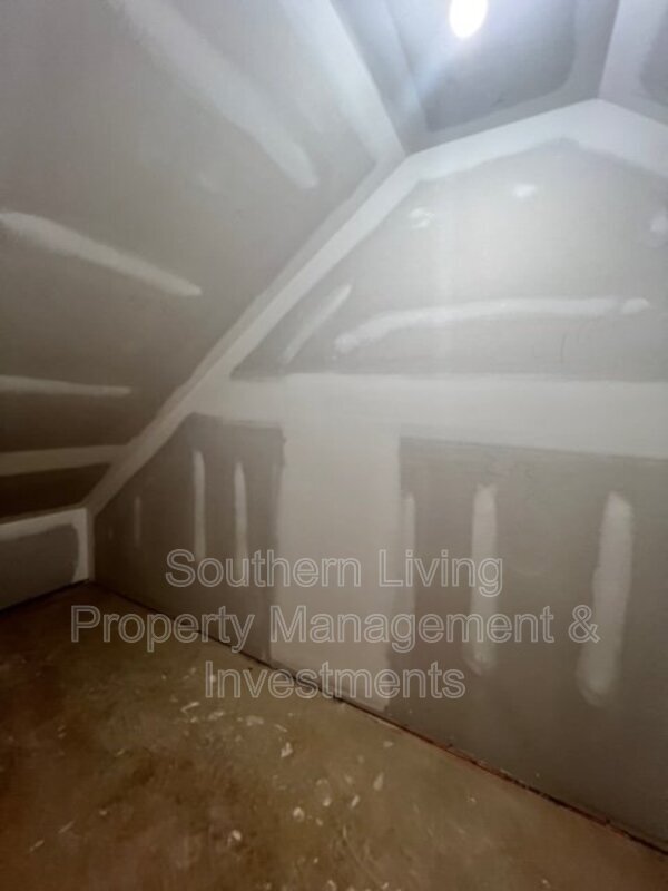 Building Photo - 6985 Waterstone Dr