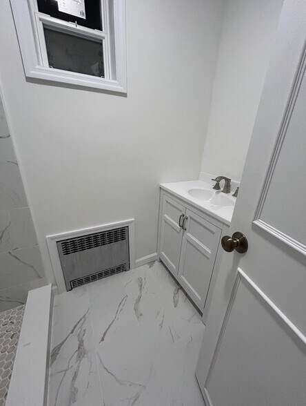 Building Photo - 226 77th St