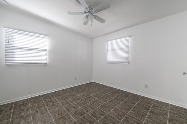 Building Photo - CLOSE TO HISTORIC DISTRICT AND PARKS