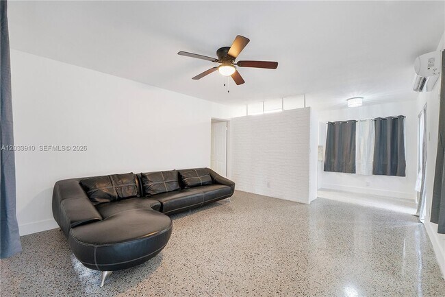 Building Photo - 1821 SW 11th Ct
