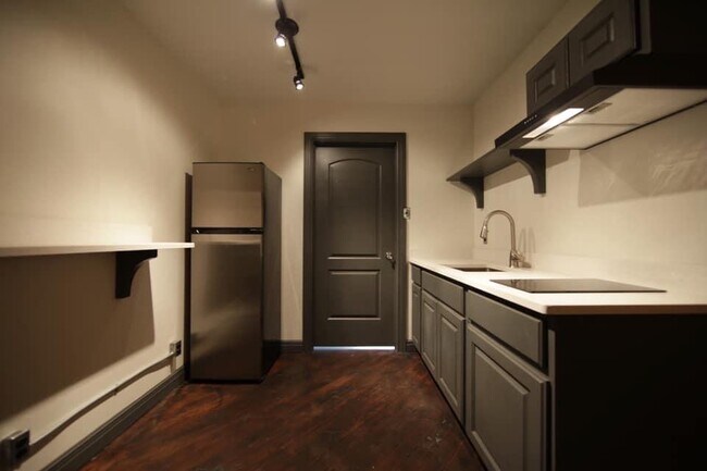 Building Photo - 201 S Chaparral St