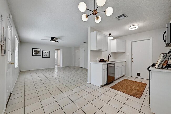 Building Photo - 7303 Sir Gawain Dr