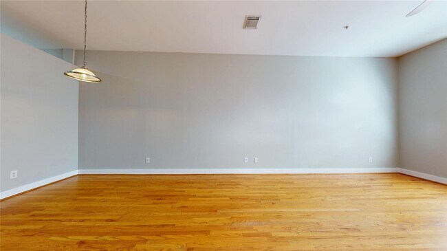 Building Photo - 8715 Meadowcroft Dr