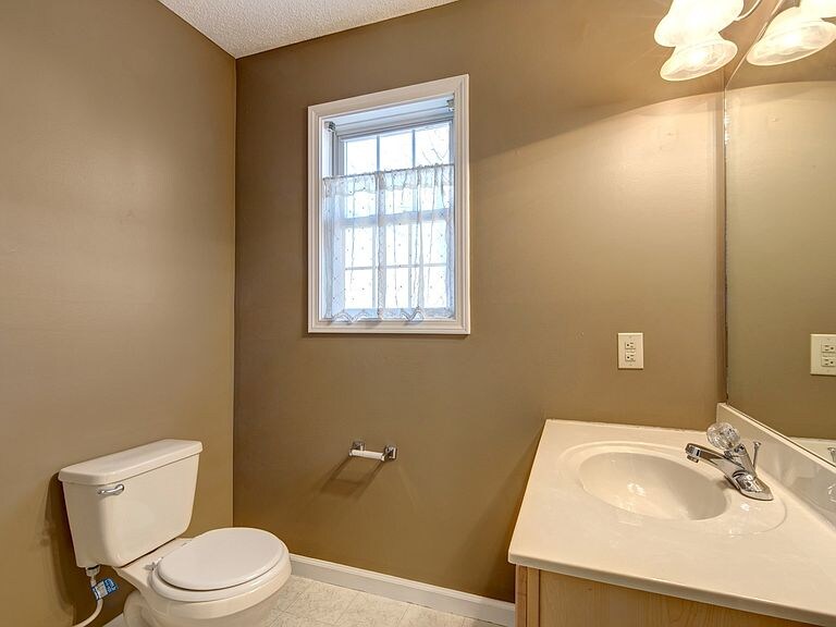 Building Photo - 805 E Sherwood Hills Dr