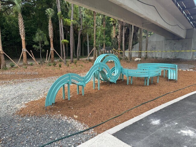 Building Photo - 1600 SW 1st Ave