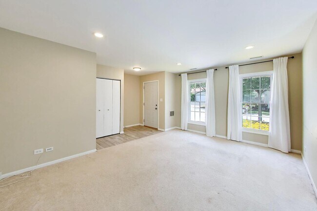 Building Photo - 106 Regency Dr