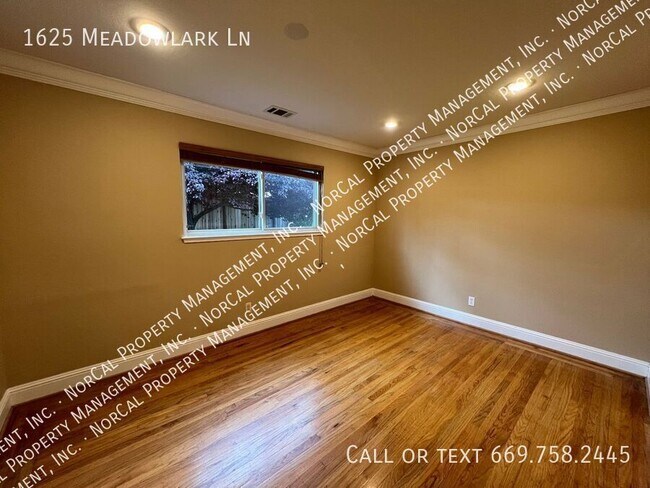 Building Photo - 1625 Meadowlark Ln