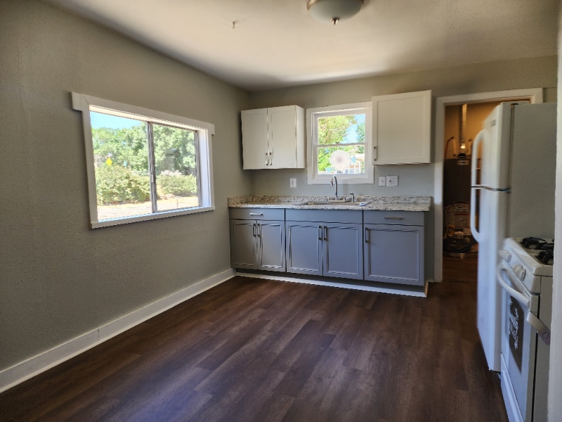 Building Photo - 646 Lois St