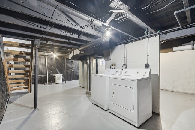 Building Photo - 7148 Kensington Ave