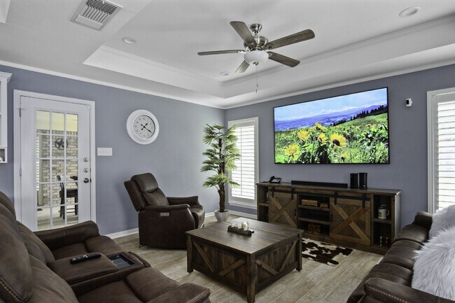 Building Photo - "Spacious 4-Bedroom Home with 3 Full Baths...