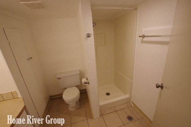 Building Photo - 219-B