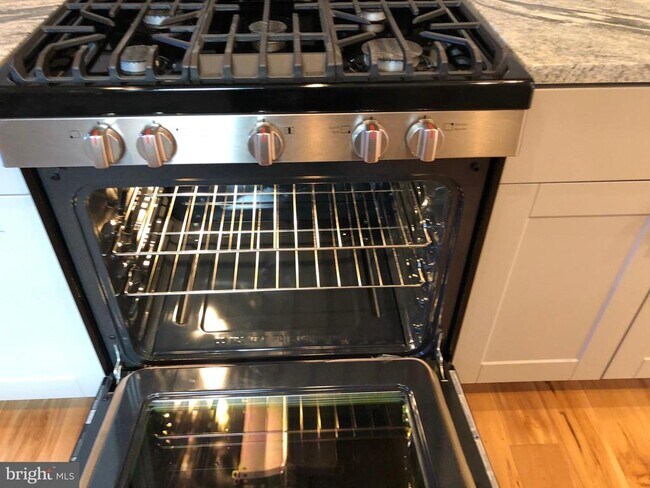 Building Photo - 1829 N Ringgold St