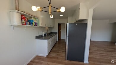 Building Photo - Modern Top Floor Condo, Newly Remodeled -U...