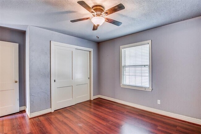 Building Photo - Cute 2 Bed | 1 Bath | 1 Car Garage
