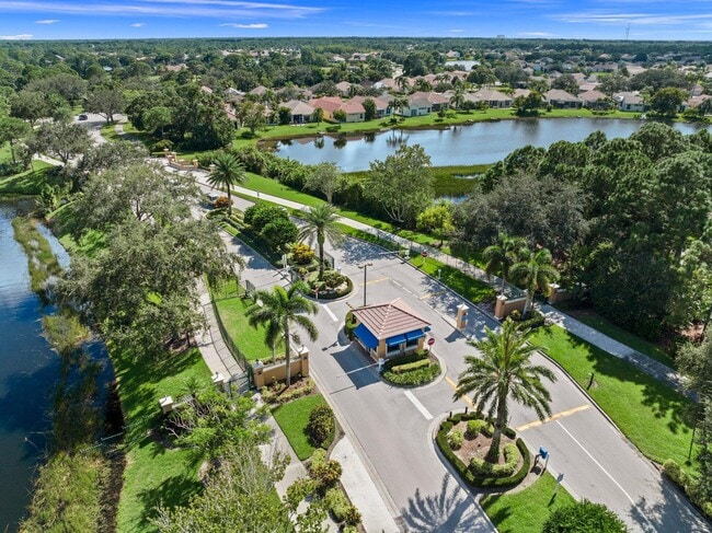 Building Photo - 1594 SW Harbour Isles Cir