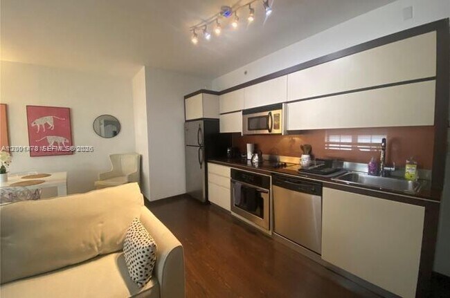 Building Photo - 435 21st St