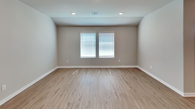 Building Photo - Beautiful Brand New 4 Bedroom Home in Mustang Schools