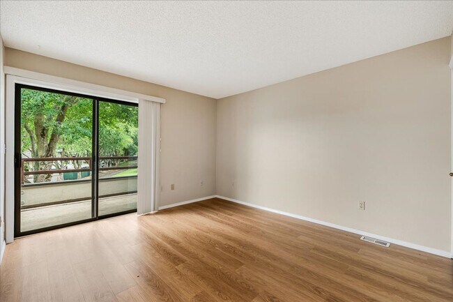 Building Photo - 5150 S Landing Dr