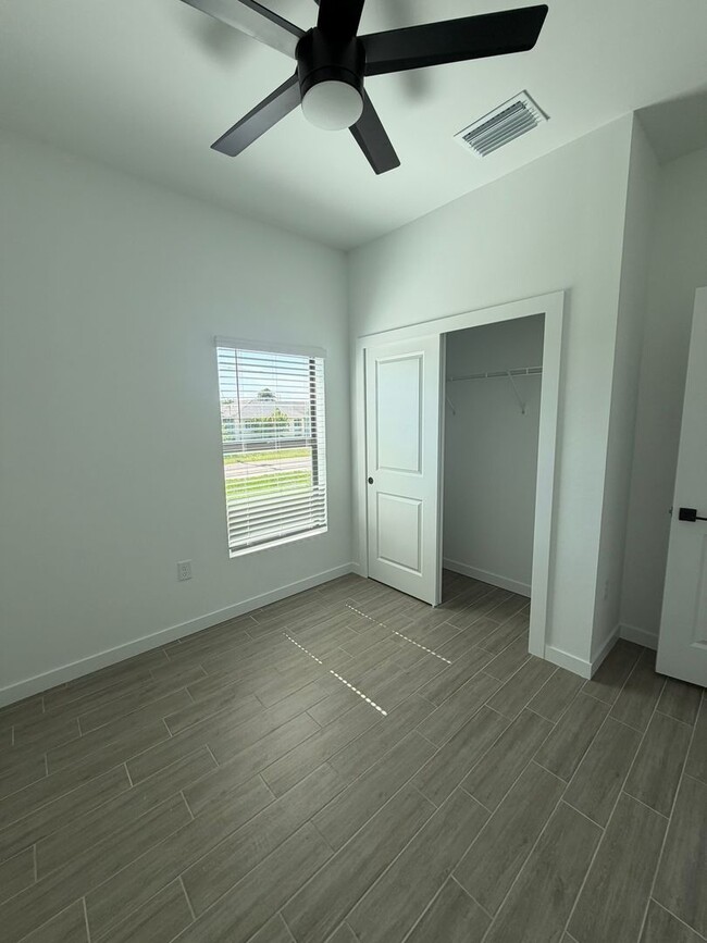 Building Photo - 1504 Gary Ln