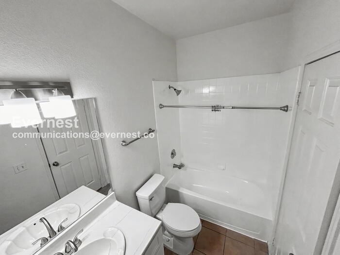 Building Photo - 5922 W Vegas Dr