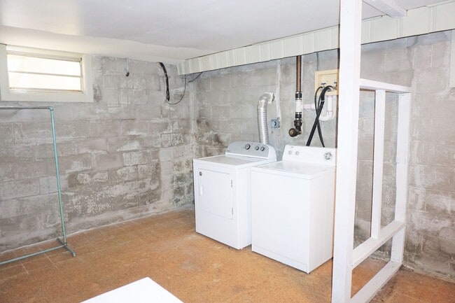 Building Photo - North Garden area/ single family home - Enjoy Country Living only 10 minutes to UVA