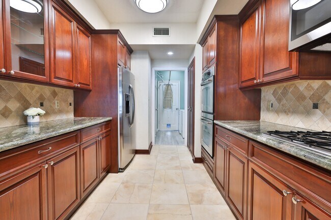 Building Photo - 2110 Gunwale Cir