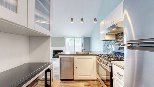 Building Photo - Serene 2 Bedroom 2 Bath Townhome in Windsor, CA with Carport Included!