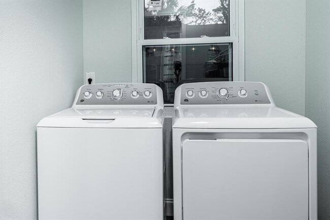 Building Photo - 4327 17th Ave S