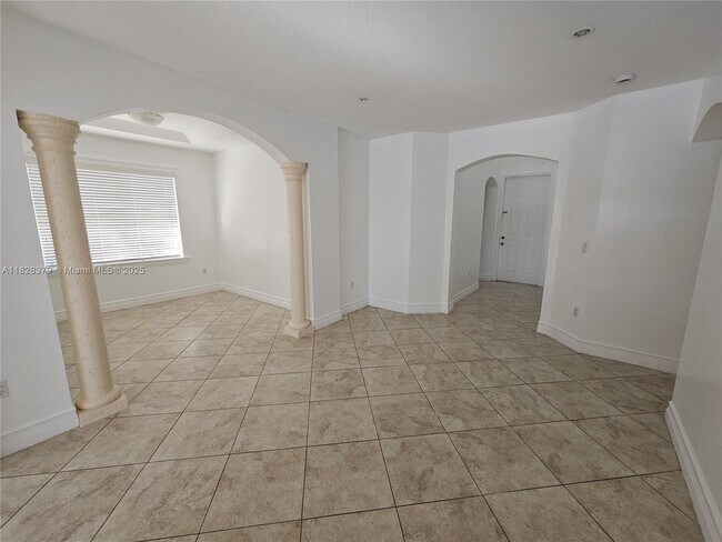 Building Photo - 5450 SW 165th Ct