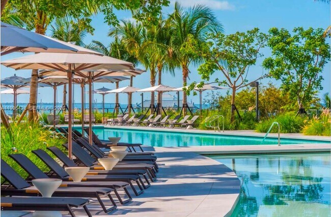 Building Photo - 2831 S Bayshore Dr