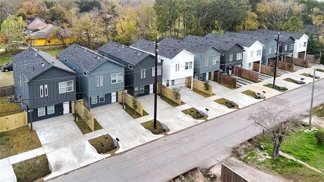 Building Photo - 1203 Dewalt St