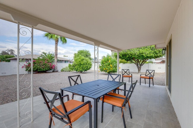 Building Photo - 10320 W Sierra Dawn Dr