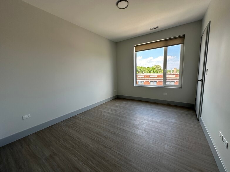 Building Photo - 6355 N Glenwood Ave